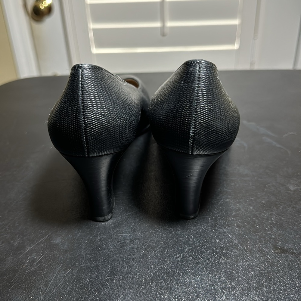 Salvatore Ferraro 7.5B black pumps View 5